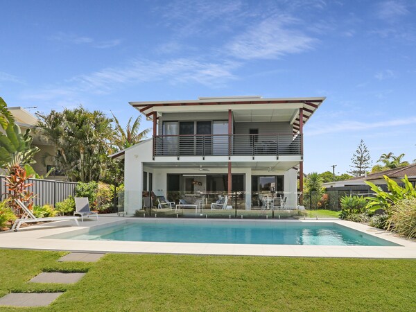 Adelong - Mooloolaba