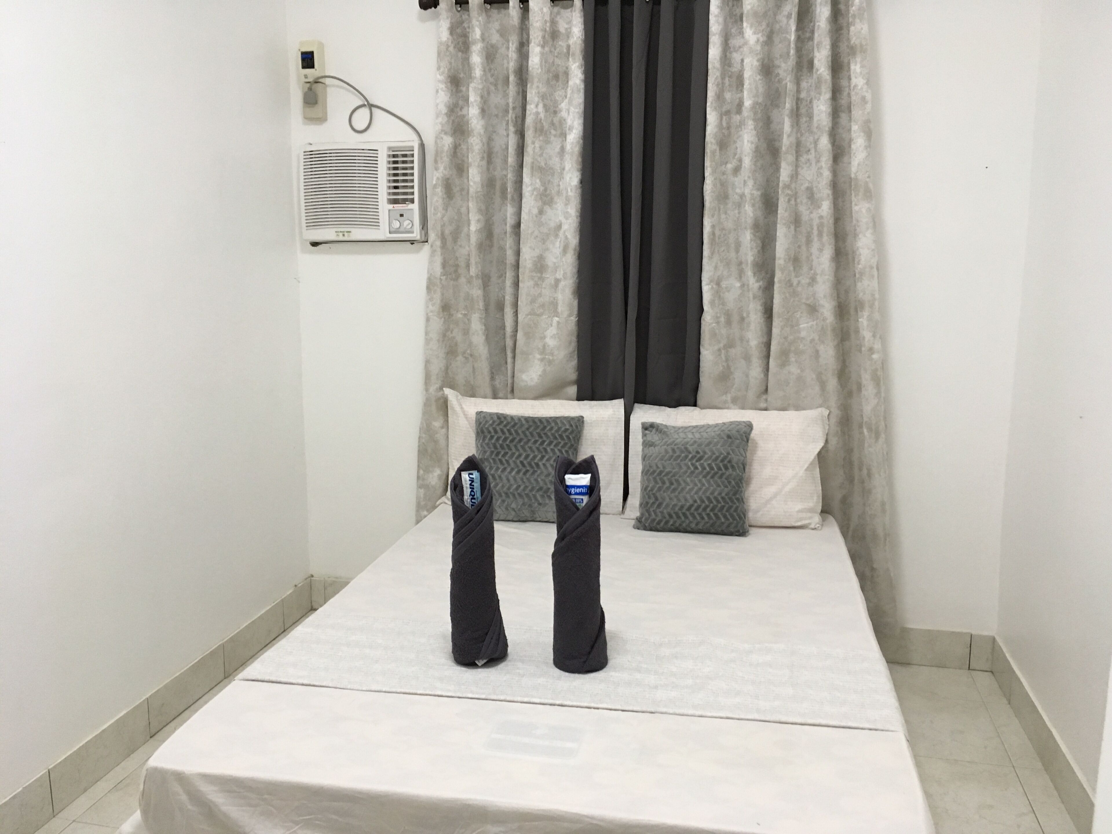 Bolinao Transient House (Room+Wifi+ Bed & Breakfast)