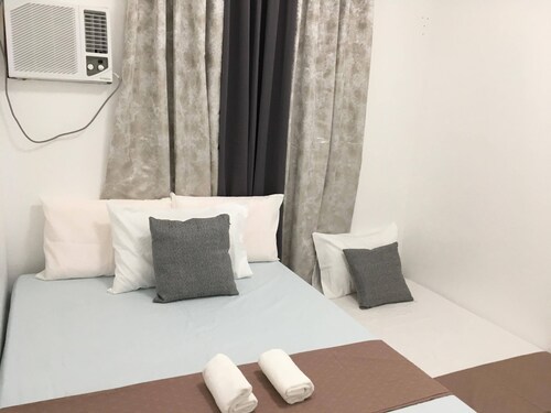 Bolinao Transient House (Chambre + Wifi + Bed & Breakfast)