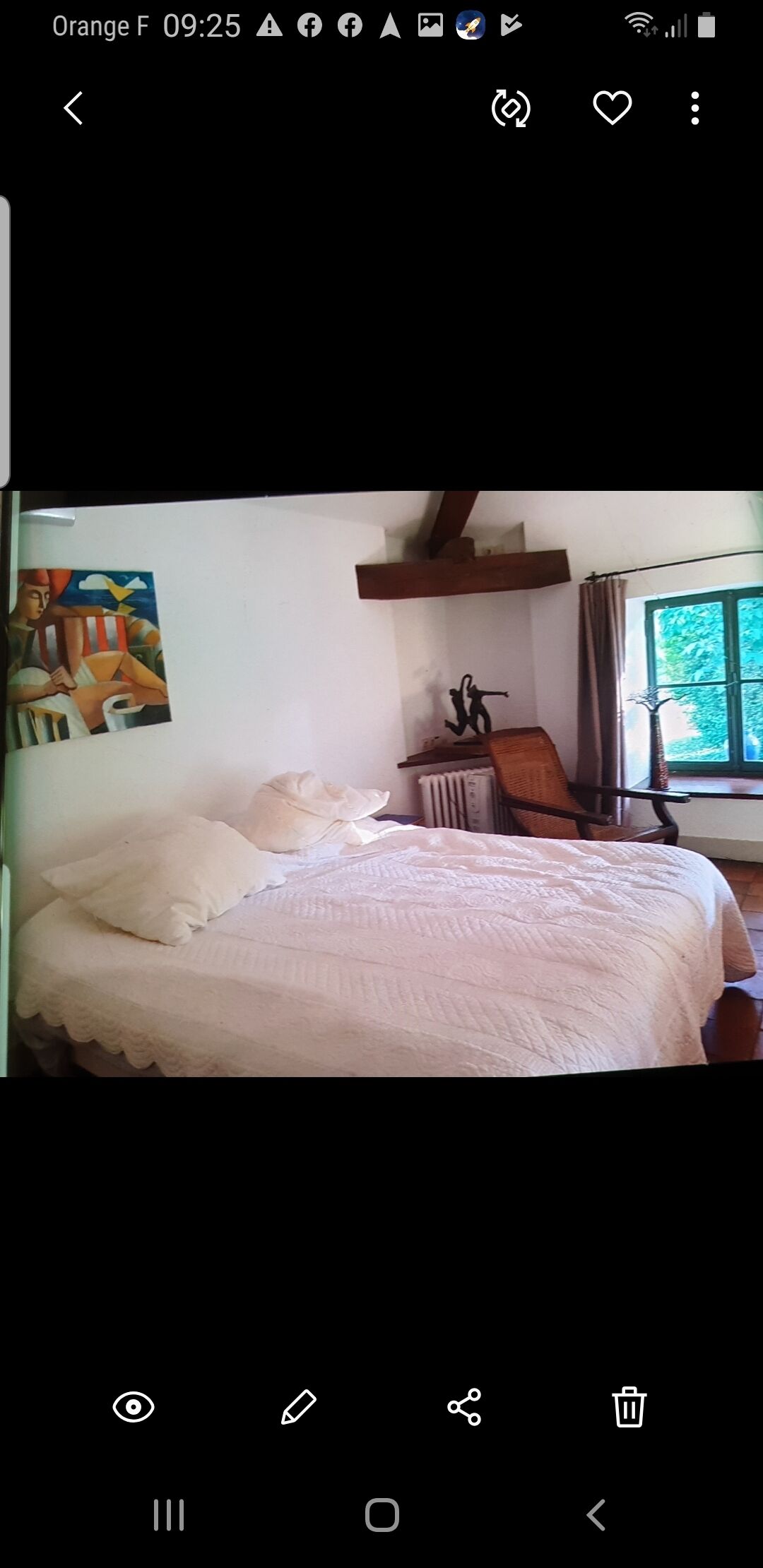 Small independent house in park 