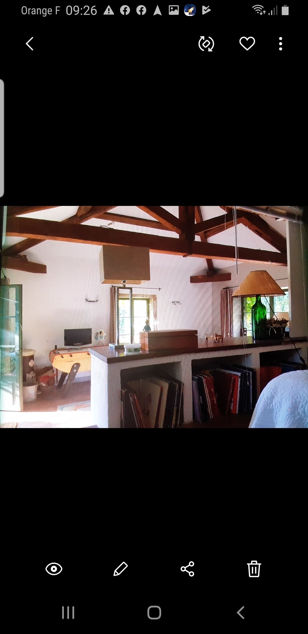 Small independent house in park 