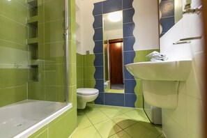 Apartment, 1 Bedroom | Bathroom | Shower, free toiletries, hair dryer, towels - Victus Apartamenty - Avocado (Sopot)