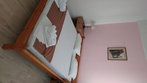 1 bedroom, WiFi, bed sheets - apartment on the beach (Makry Gialos)