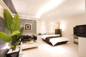 WiFi (無料)、ベッドシーツ