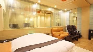 Double Room (Deluxe) | Blackout curtains, free WiFi, bed sheets