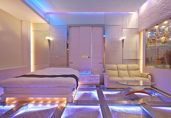 Cortinas blackout, wifi gratis y ropa de cama