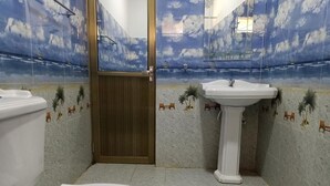 Shower, rainfall showerhead, towels - Blue Water Lily Yala (Thissamaharama)