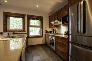 Deluxe Apartment | Private kitchen - Ishi Couloir (Kutchan)