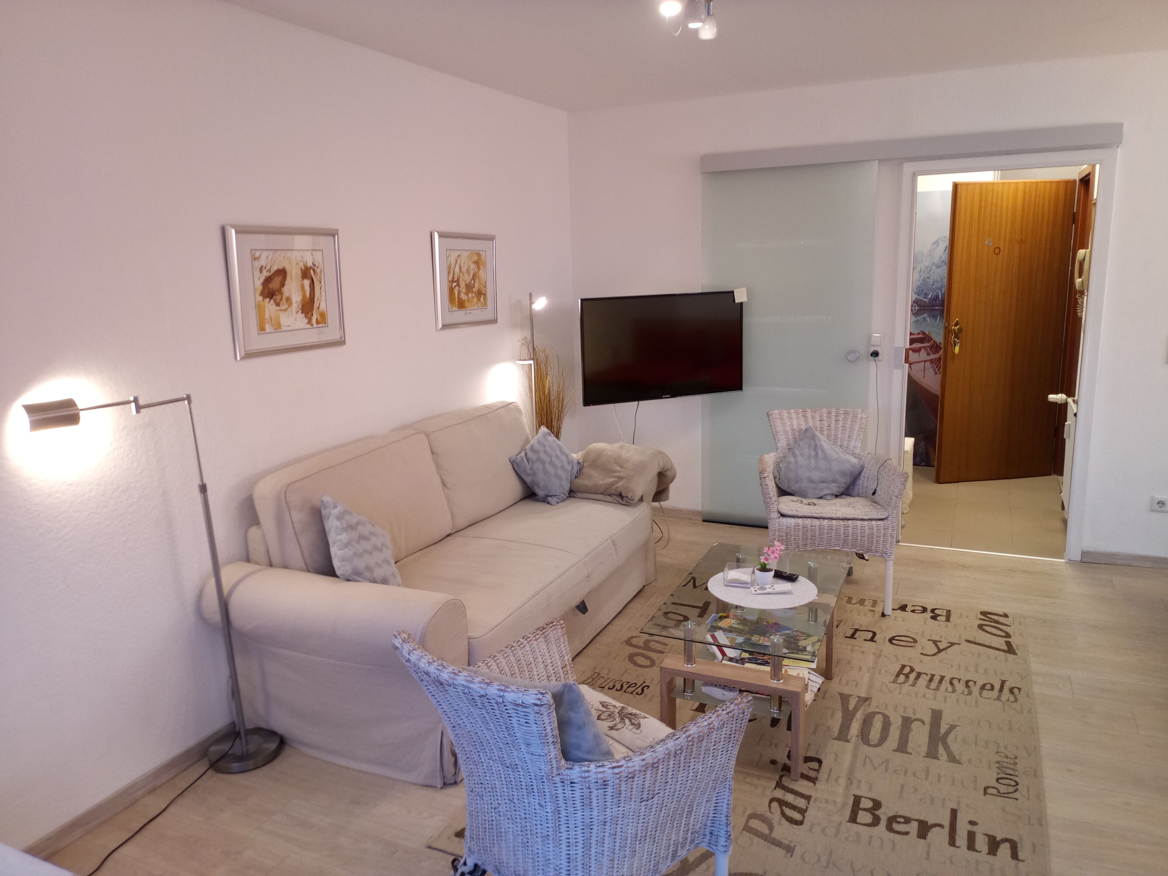 Apartment, Balcony | Living area | 43-inch flat-screen TV with satellite channels, Smart TV, Netflix