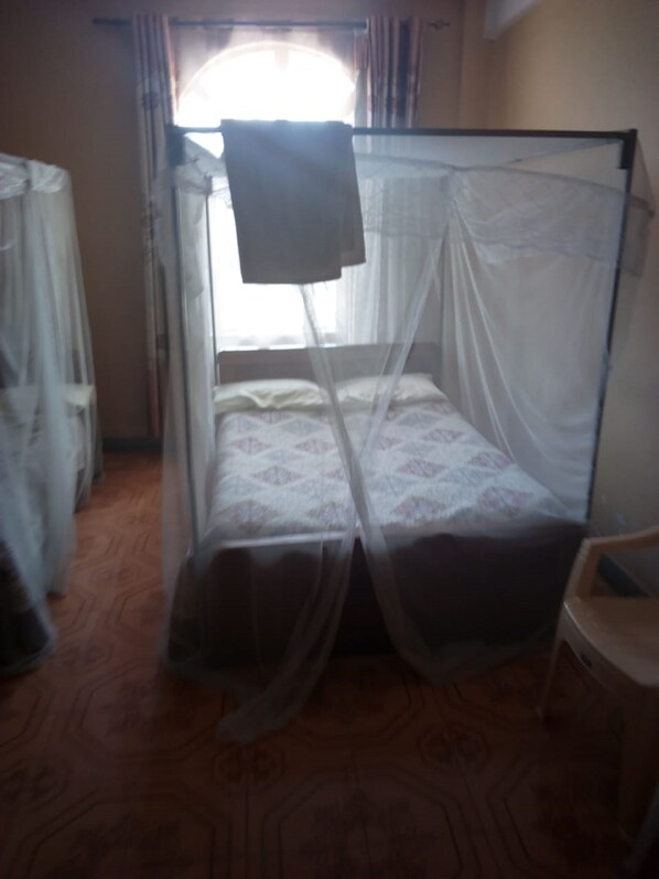 Bureau, Wi-Fi gratuit, draps fournis