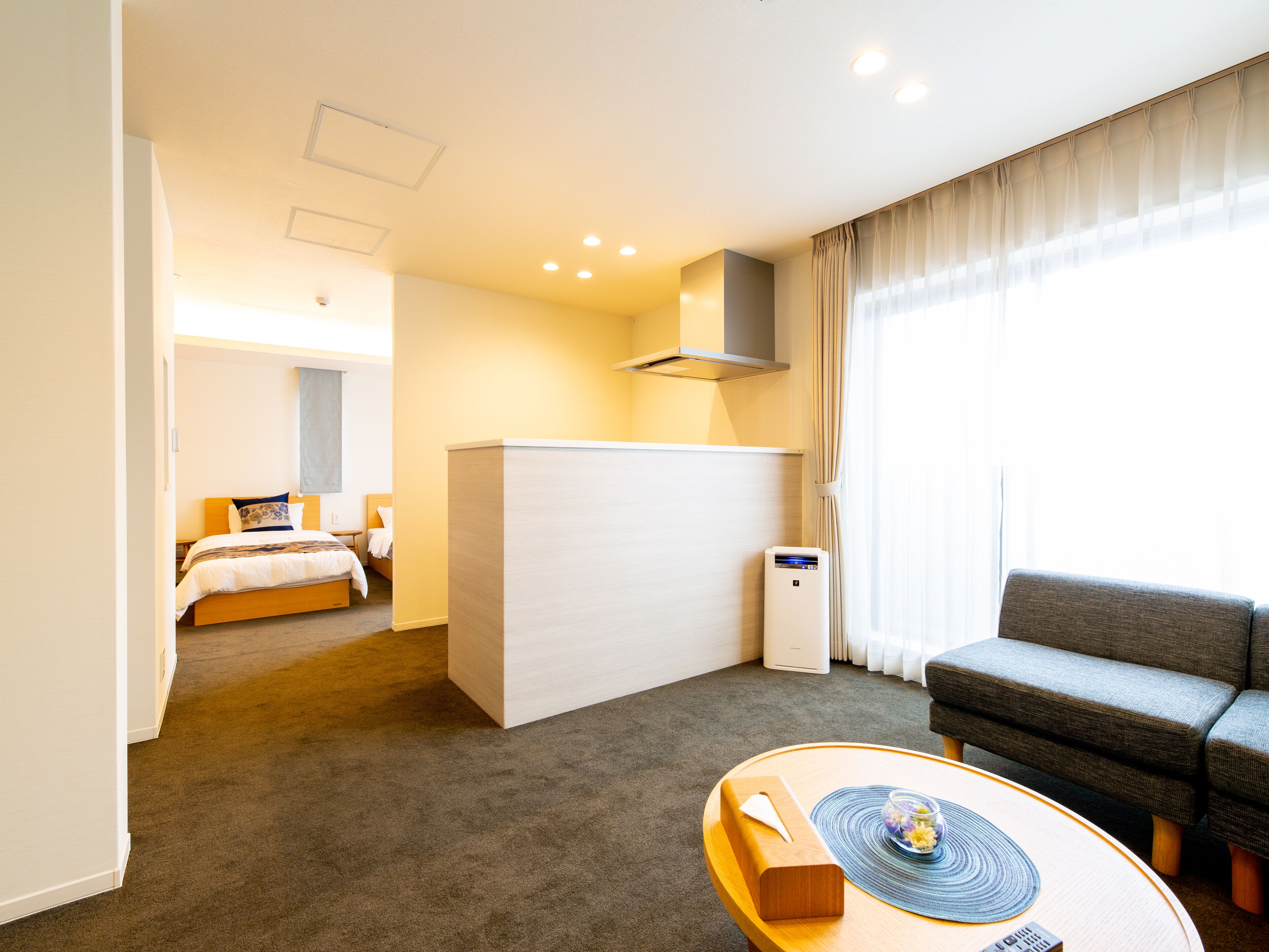 Habitación Deluxe, para no fumadores (D) | Área de sala de estar | Televisión de pantalla plana 