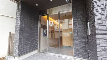 Pintu masuk properti