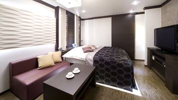 Double Room (Standard) | Desk, soundproofing, free WiFi, bed sheets