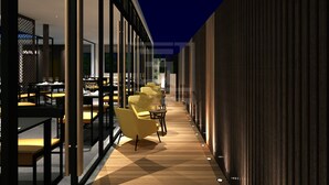 A modern interior with a wooden floor, yellow chairs, and glass partitions. - Qianna Jiuhe Boutique Hotel Zhoukou Shop (Zhoukou)