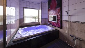 雙人房 (Standard) | 浴室 | 淋浴/浴缸二合一、按摩浴缸、免費盥洗用品、吹風機