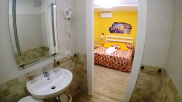 Chambre Double Confort | Salle de bain | Serviettes fournies