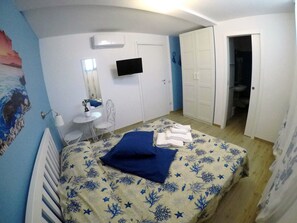 Comfort Double Room | Desk, blackout drapes, iron/ironing board, free WiFi - BB VILLA JASIGA (Fiumicino)