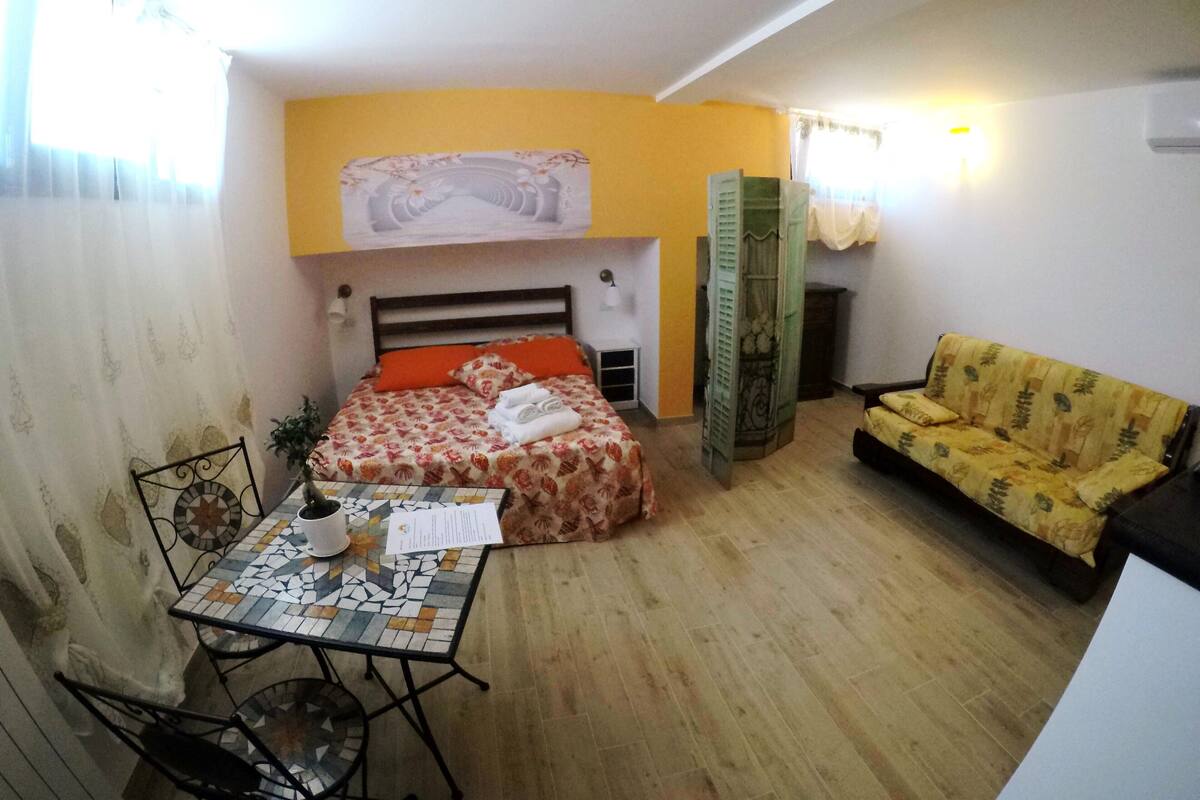 Deluxe Quadruple Room | Living area