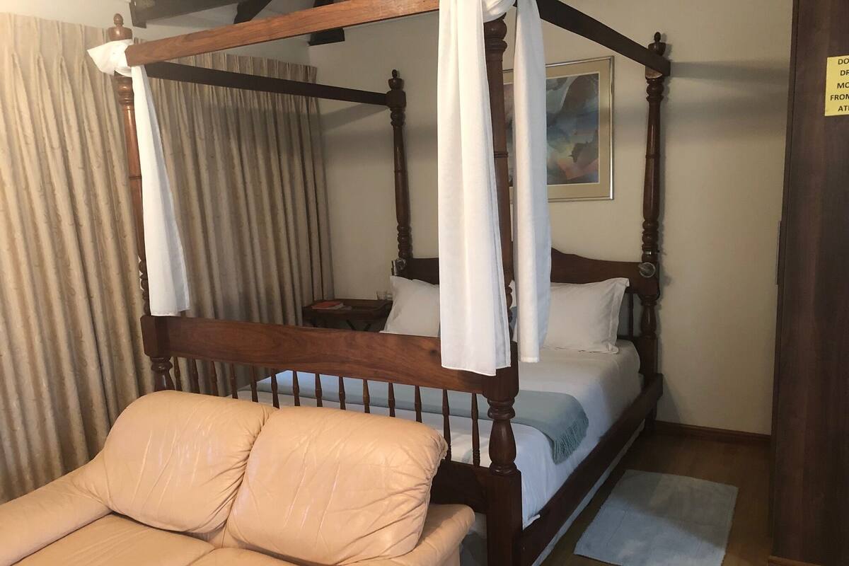Premium bedding, pillowtop beds, in-room safe, desk