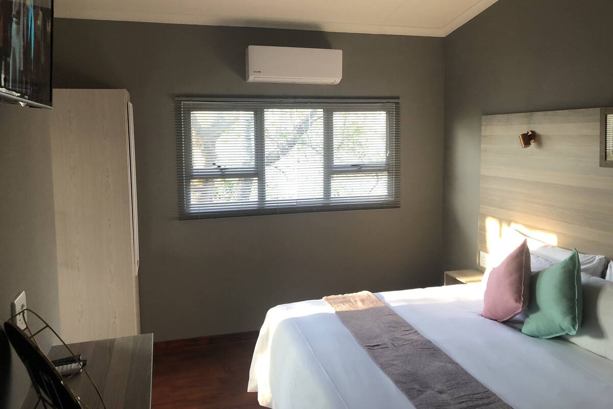 Premium bedding, pillowtop beds, in-room safe, desk