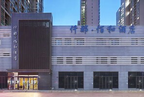 Front of property - Qianna Baihe Boutique Hotel (Zhengzhou)