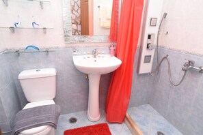 Ducha, artículos de tocador gratuitos, secador de pelo, batas