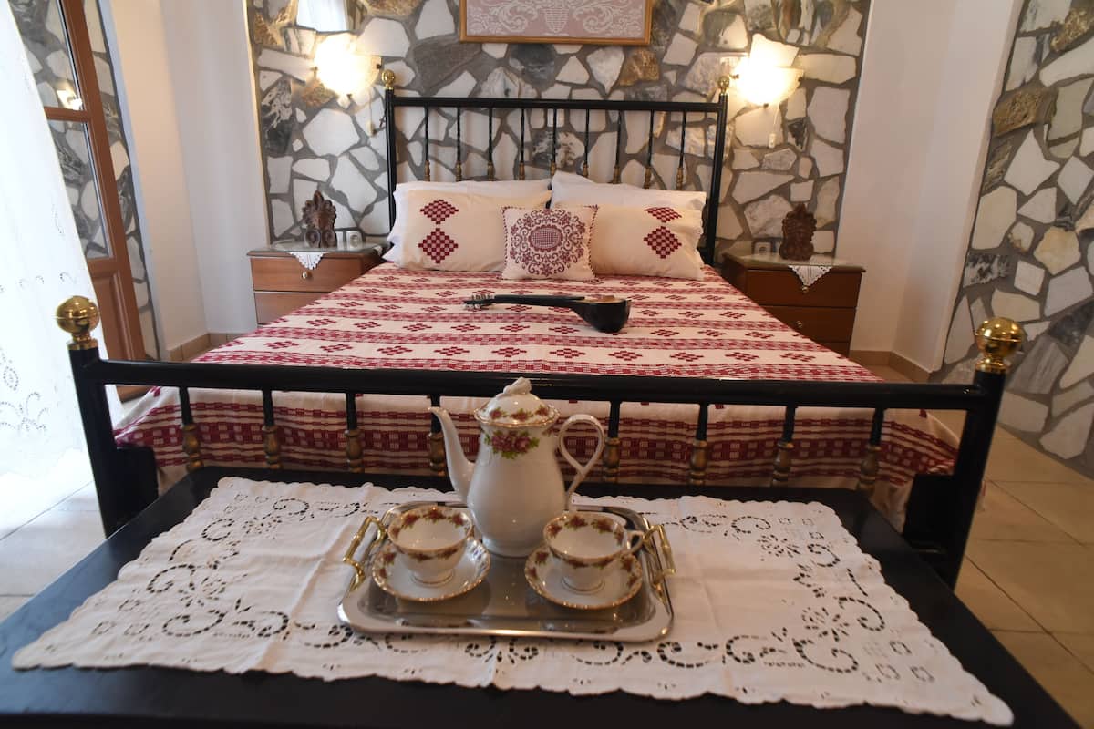Studio (Aphrodite's Palace) | In-room safe, soundproofing, iron/ironing board, WiFi (free)
