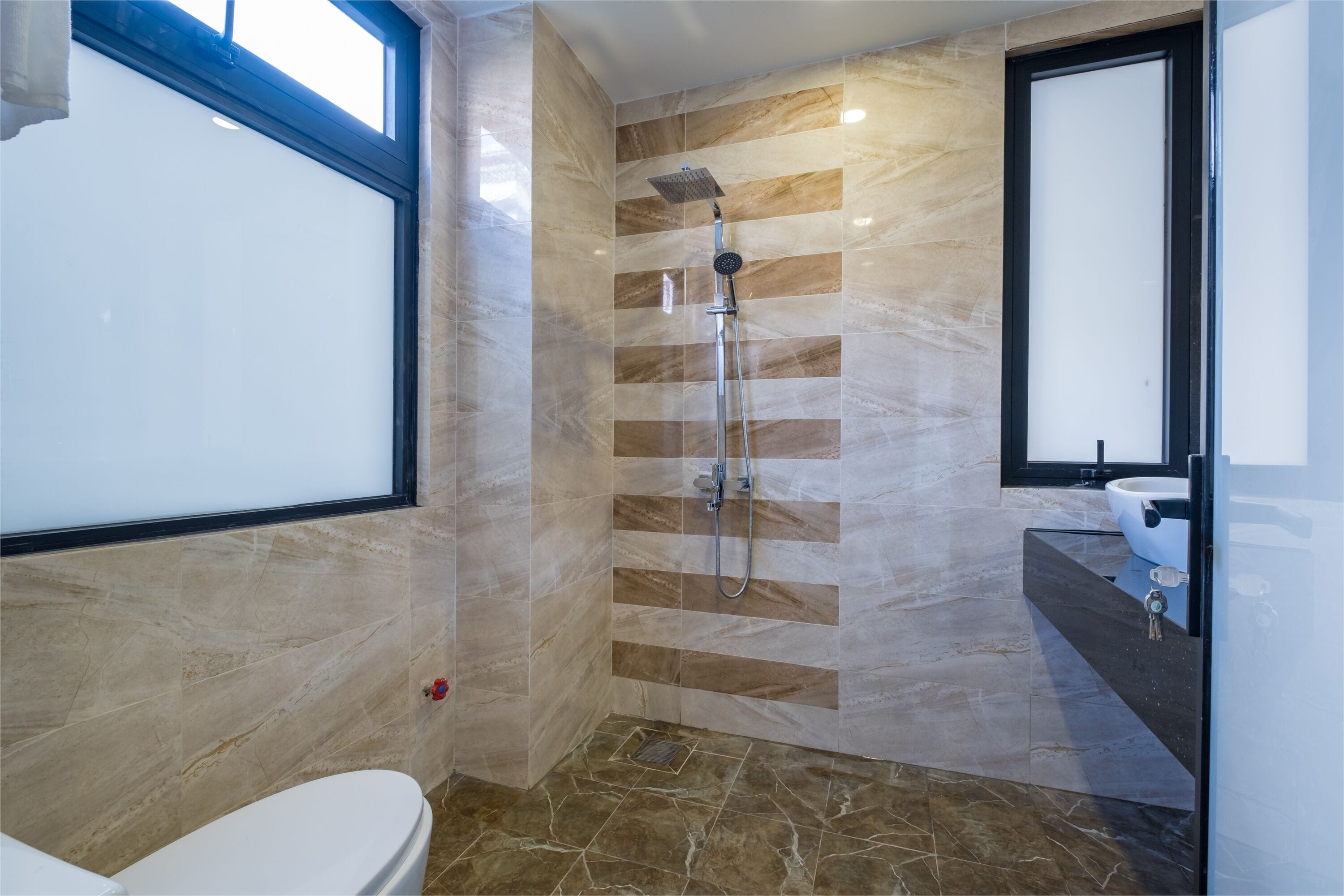 shower, rainfall showerhead, free toiletries, hair dryer