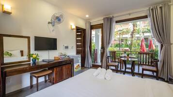Memory foam beds, minibar, individually decorated, desk