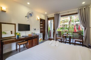 Memory foam beds, minibar, individually decorated, desk
