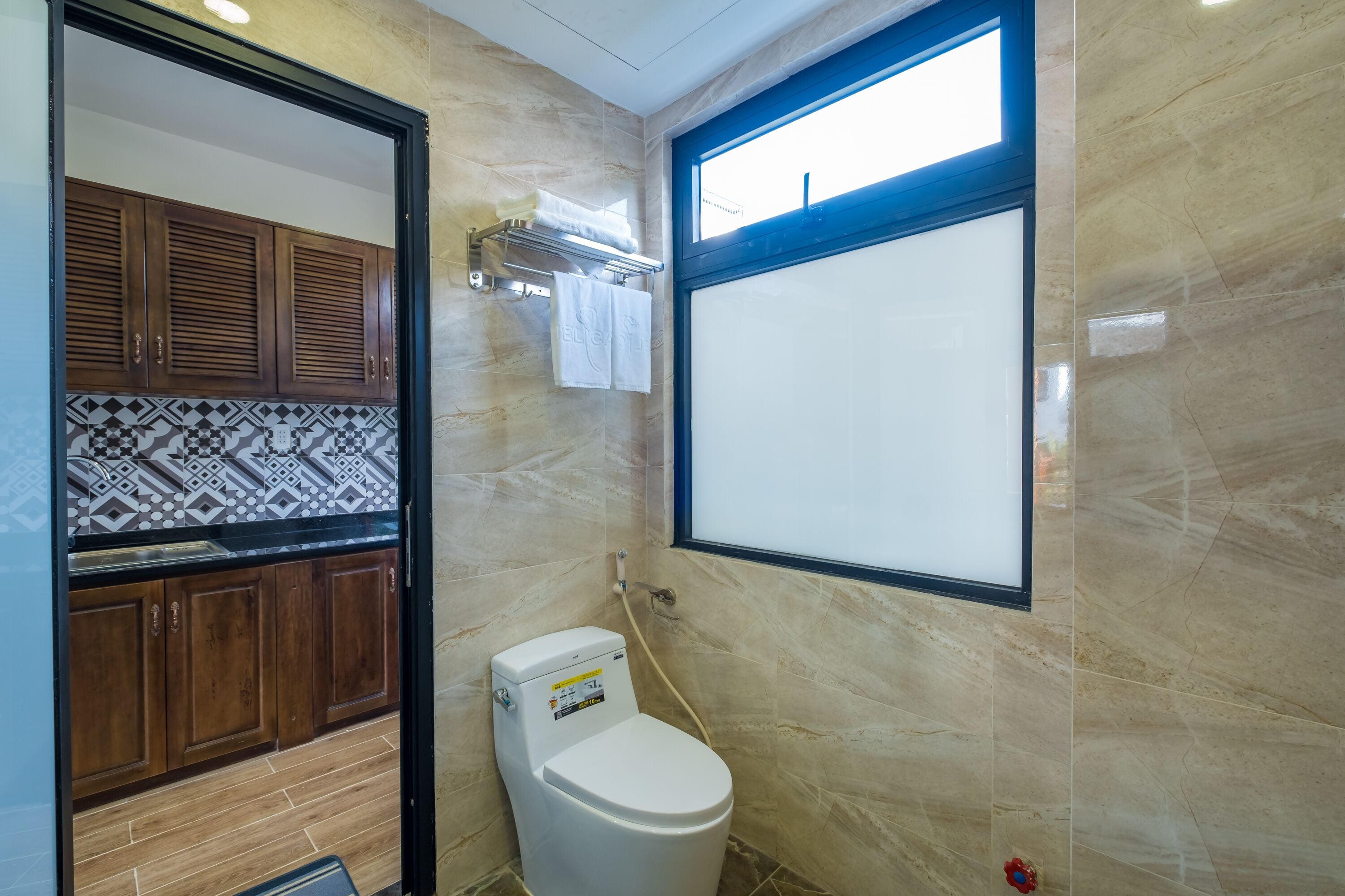 shower, rainfall showerhead, free toiletries, hair dryer