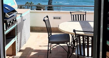 Attic apartment with its own roof terrace and sea layer