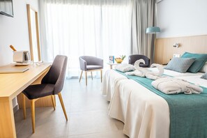 In-room safe, individually furnished, desk, laptop workspace - Gran Sagitario (Ciutadella de Menorca)