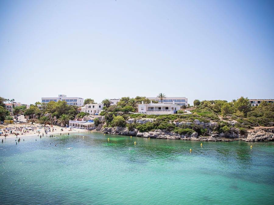 Nær stranden, hvit sand, fridykking og 2 strandbarer