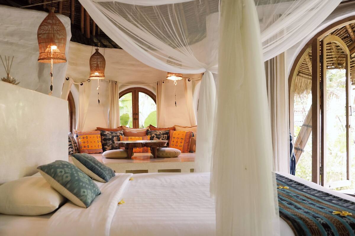 Single Deluxe Room | In-room safe, laptop workspace, WiFi (free), individually furnished