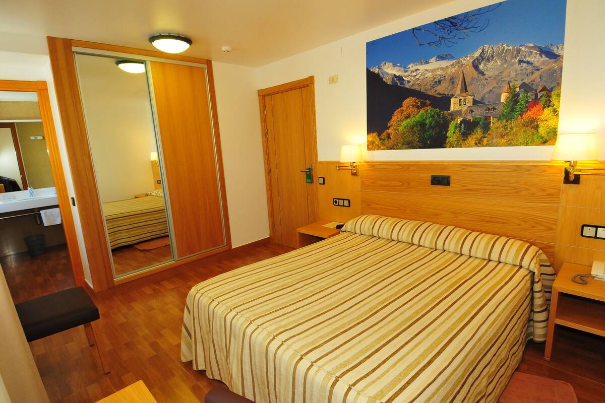 Minibar, coffres-forts dans les chambres, rideaux occultants