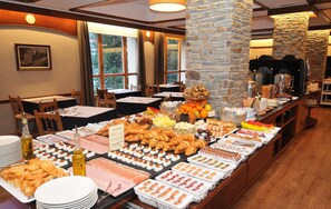 Free daily buffet breakfast