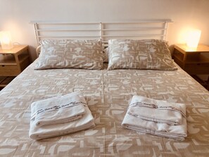 1 chambre, fer et planche à repasser, accès au Wi-Fi (inclus)