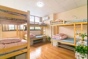 Phòng tập thể cơ bản, chỉ dành cho nữ, không hút thuốc, phòng tắm dùng chung | Màn/rèm cản sáng, truy cập Internet không dây miễn phí 