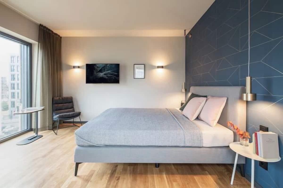 1 bedroom, in-room safe, desk, soundproofing