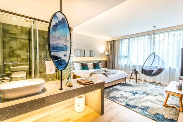 四睨 | 遮光布/窗簾、免費無線上網、床單