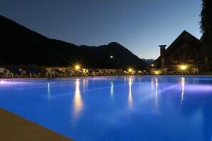 Een seizoensgebonden buitenzwembad