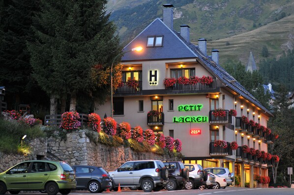 Fachada de la propiedad