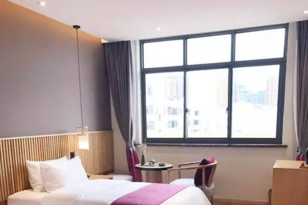 Superior Twin Room (Mainland China Citizens Only) | Desk, blackout curtains, free WiFi, bed sheets
