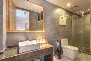 ห้องซูพีเรียดับเบิล | ห้องน้ำ | ฝักบัว, ของใช้ในห้องน้ำฟรี, ไดร์เป่าผม, รองเท้าสวมภายในห้อง