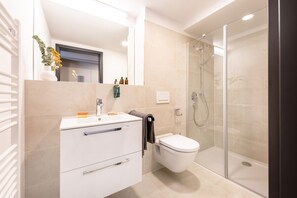 Shower, towels, soap, toilet paper - ipartment Boeblingen @HOME by Best Western (Boeblingen)