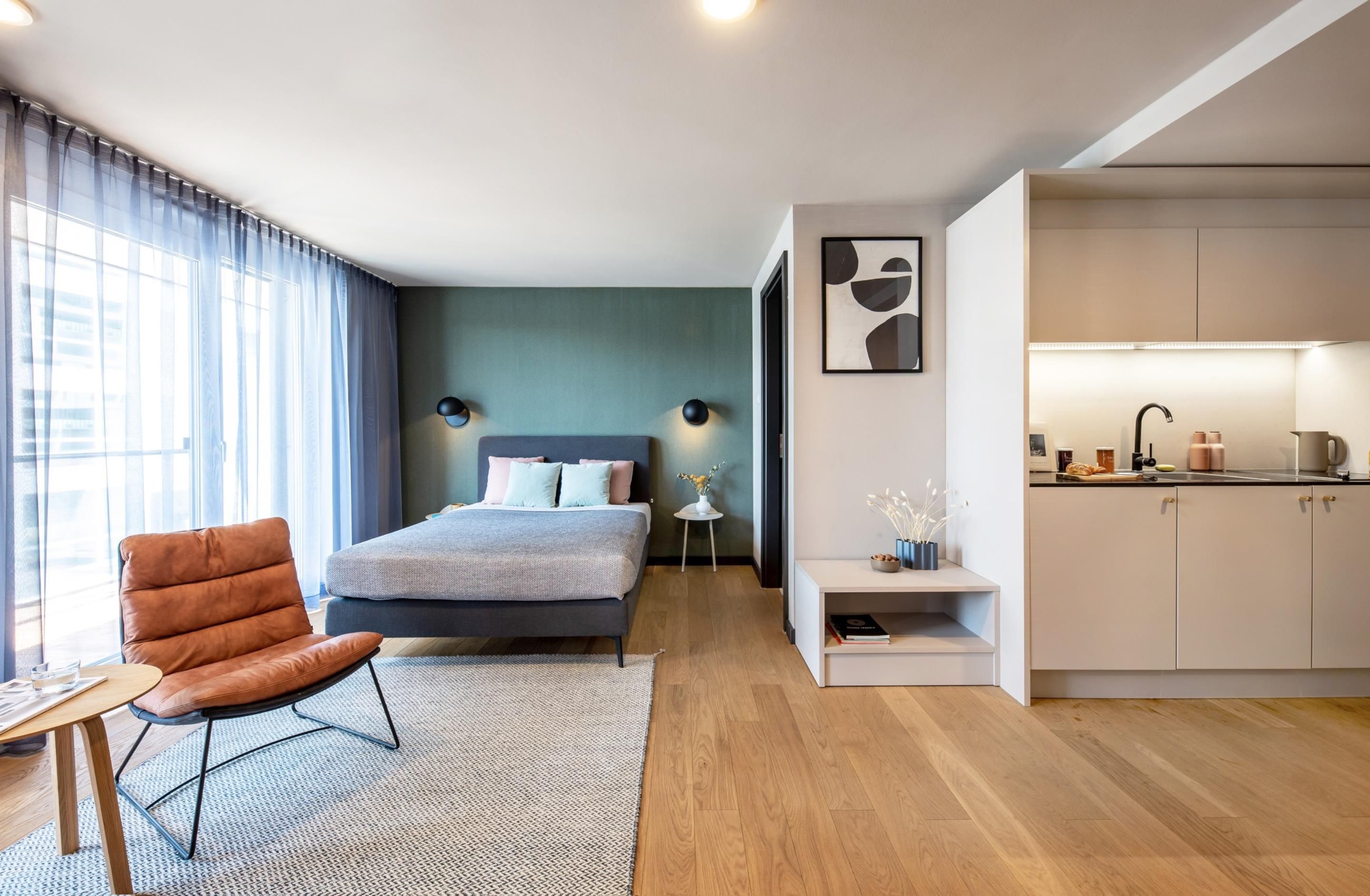 Smart Apartment, 1 Queen Bed, Balcony (Full Kitchen)