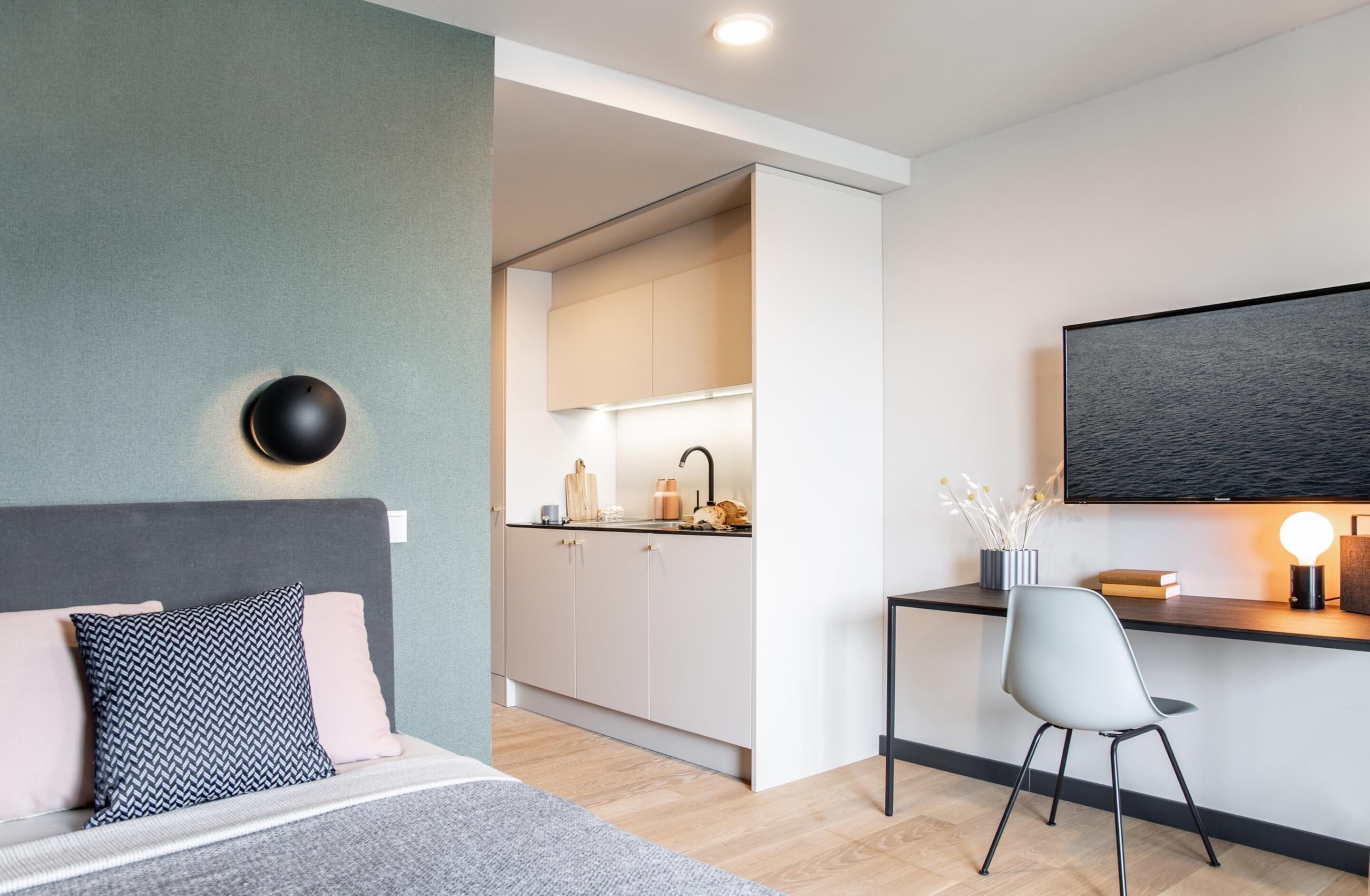 XtraSmart Apartment, 1 Queen Bed, Balcony (Full Kitchen) | In-room safe, laptop workspace, soundproofing, iron/ironing board