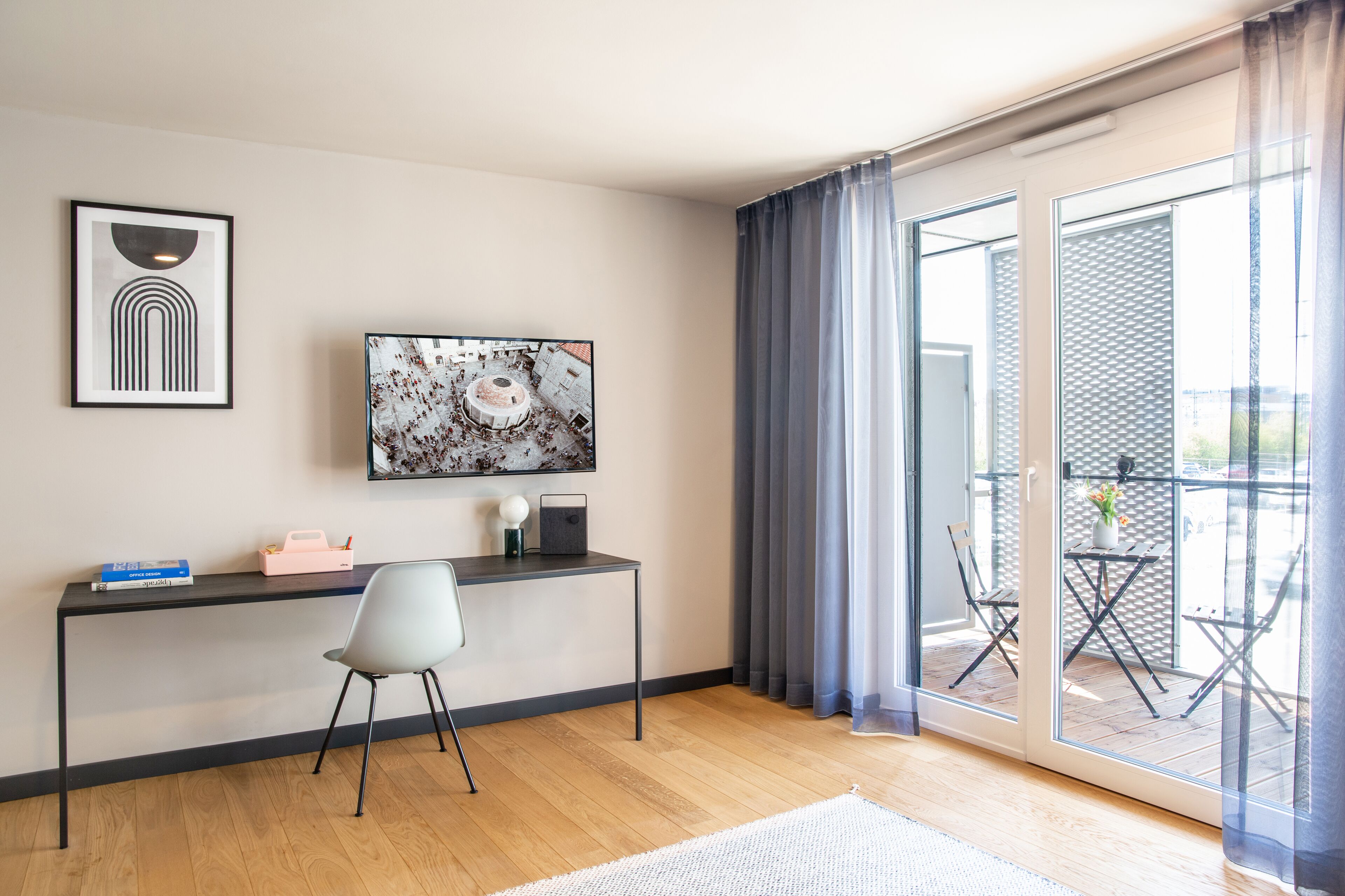Apartment Smart with balcony | Wohnbereich | Fernseher