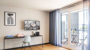 Apartment Smart with balcony | Wohnbereich | Fernseher